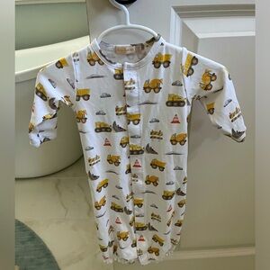 Baby Club Chic - Size 0 to 3 months Construction convertible gown